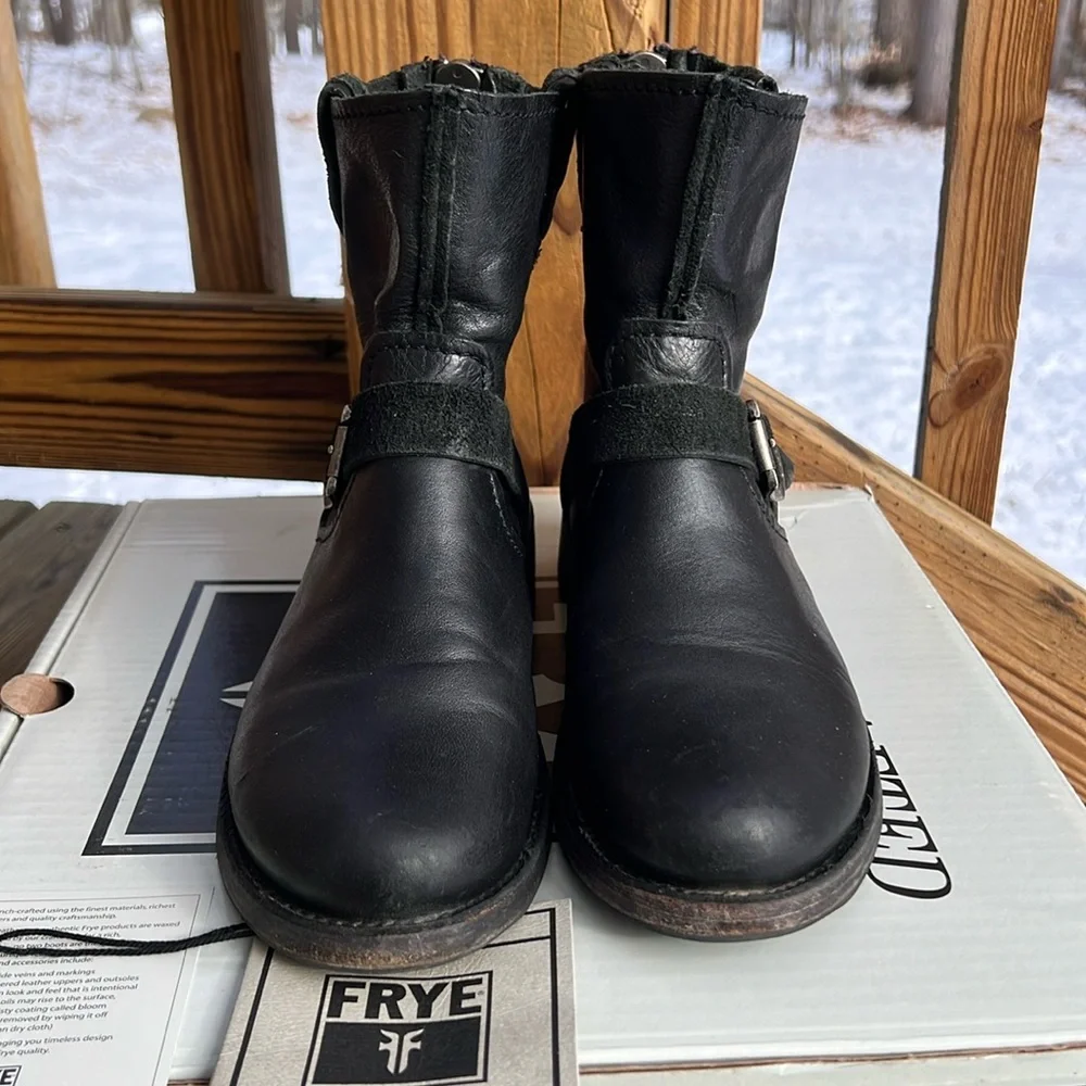 Frye Vicky Artisan Back Zip Distressed Boots  Moto Boots 9 🥳 Host Pick 🥳 - Picture 3 of 16